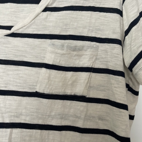 Carly Jean Los Angeles Tee - Picture 3 of 3